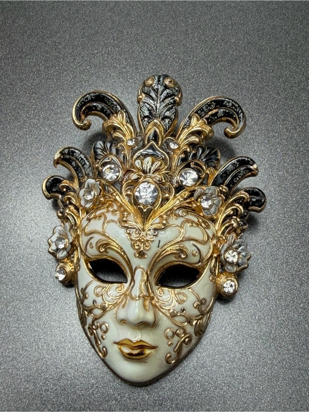 Ornate Gold & Black Venetian Mask brooch #cz547